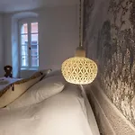 Spacious Apartment Rated 4 Stars In The Heart Of The Old Town